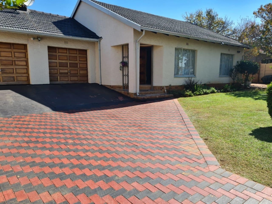 5 Bedroom Property for Sale in Kibler Park Gauteng