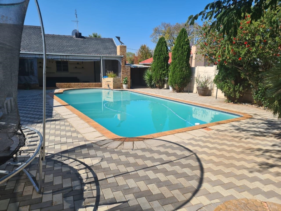 5 Bedroom Property for Sale in Kibler Park Gauteng