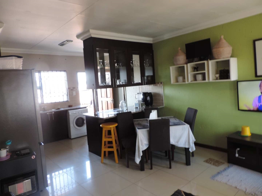 2 Bedroom Property for Sale in Brackendowns Gauteng