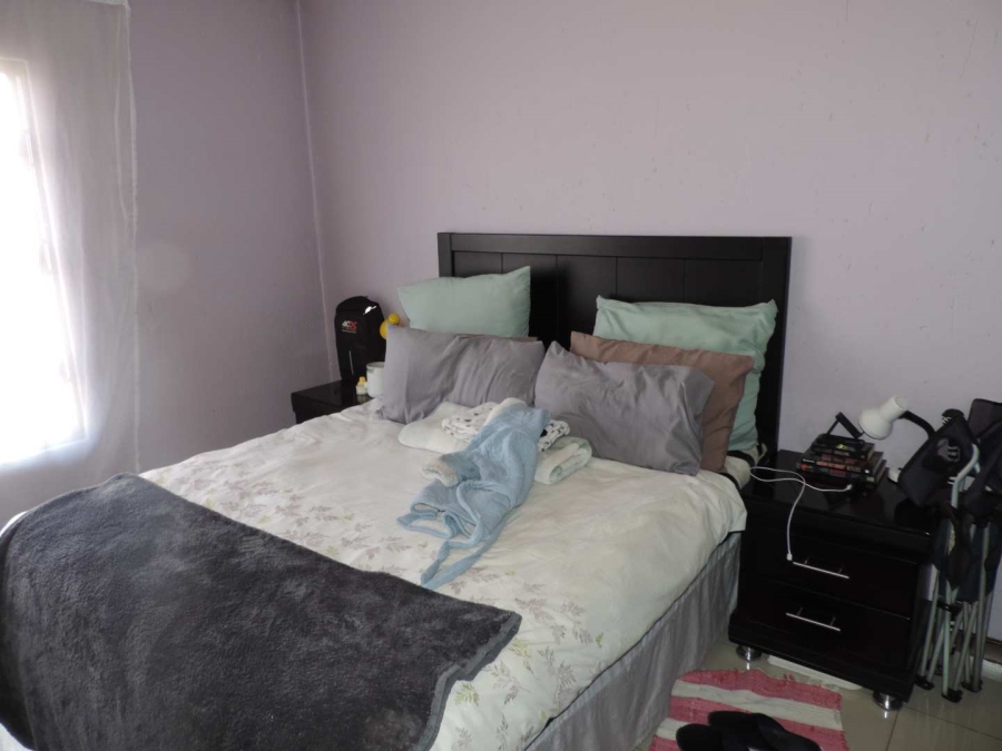 2 Bedroom Property for Sale in Brackendowns Gauteng