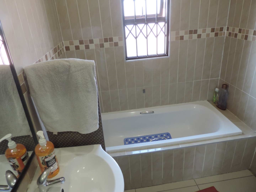 2 Bedroom Property for Sale in Brackendowns Gauteng