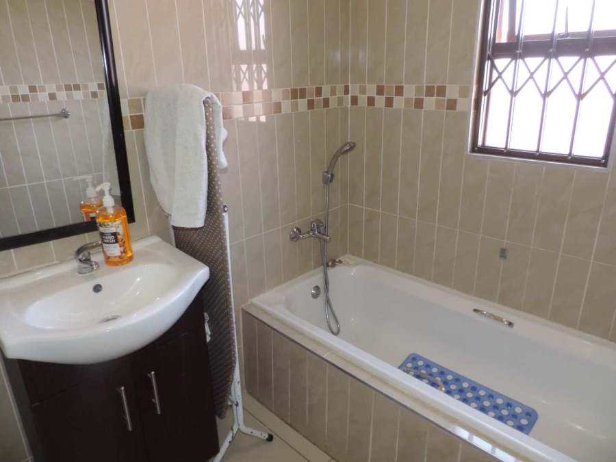 2 Bedroom Property for Sale in Brackendowns Gauteng