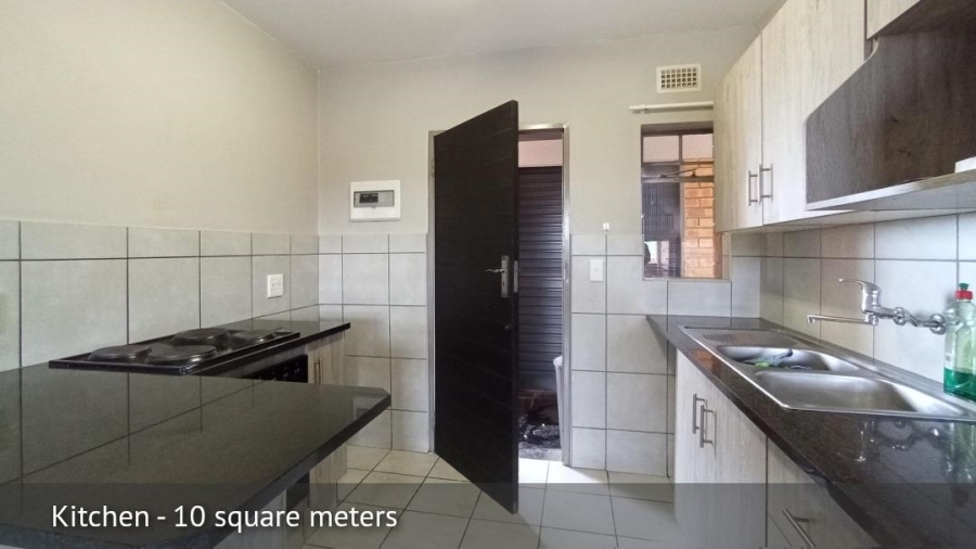 2 Bedroom Property for Sale in Heuweloord Gauteng