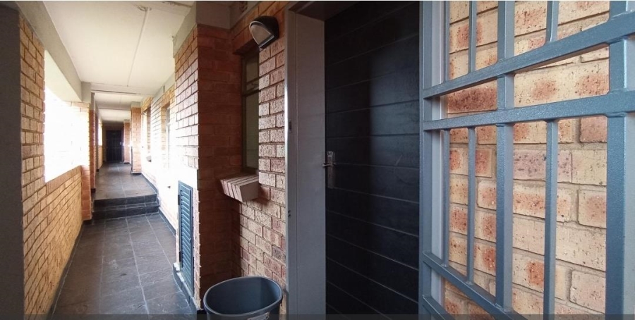 2 Bedroom Property for Sale in Heuweloord Gauteng