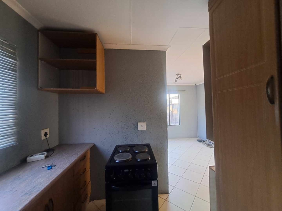 2 Bedroom Property for Sale in Olievenhoutbosch A H Gauteng