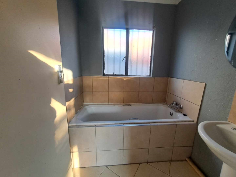 2 Bedroom Property for Sale in Olievenhoutbosch A H Gauteng