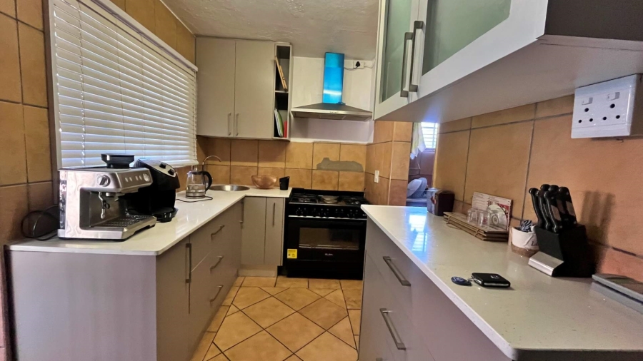 6 Bedroom Property for Sale in Rietvalleipark Gauteng