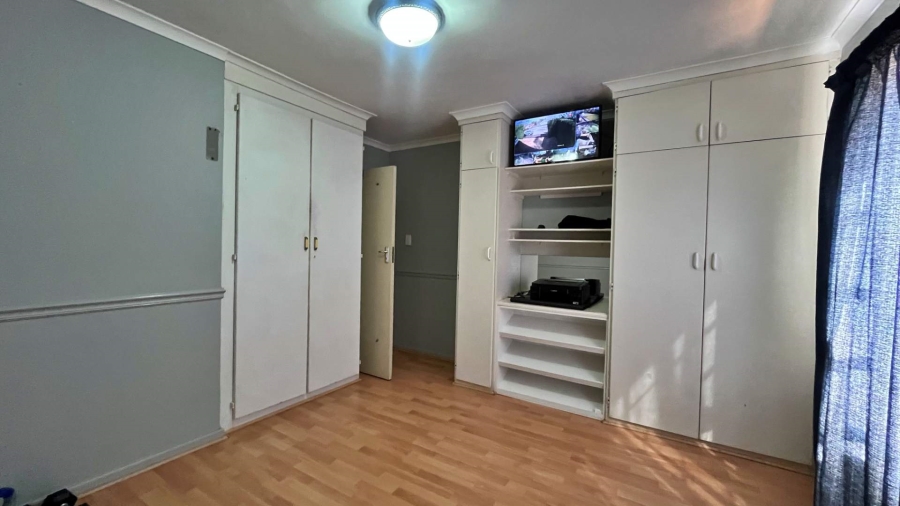 6 Bedroom Property for Sale in Rietvalleipark Gauteng