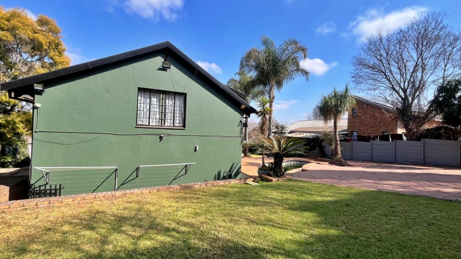 6 Bedroom Property for Sale in Rietvalleipark Gauteng