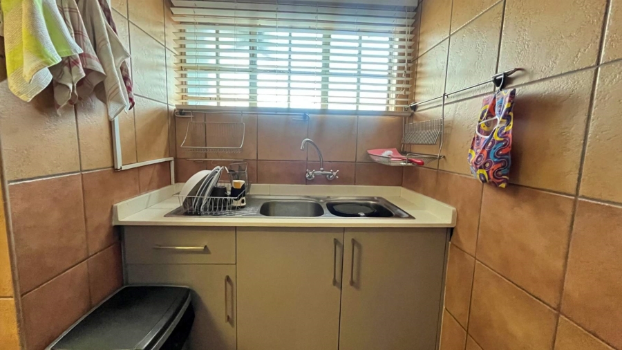 6 Bedroom Property for Sale in Rietvalleipark Gauteng