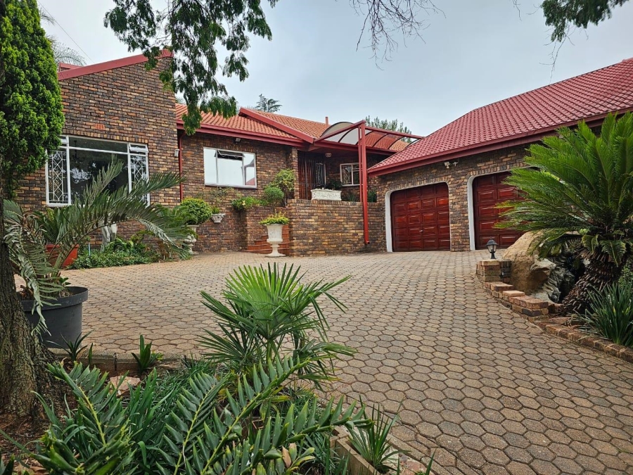 To Let 3 Bedroom Property for Rent in Wilro Park Gauteng