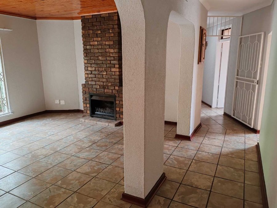To Let 3 Bedroom Property for Rent in Wilro Park Gauteng