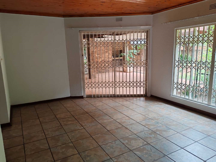 To Let 3 Bedroom Property for Rent in Wilro Park Gauteng