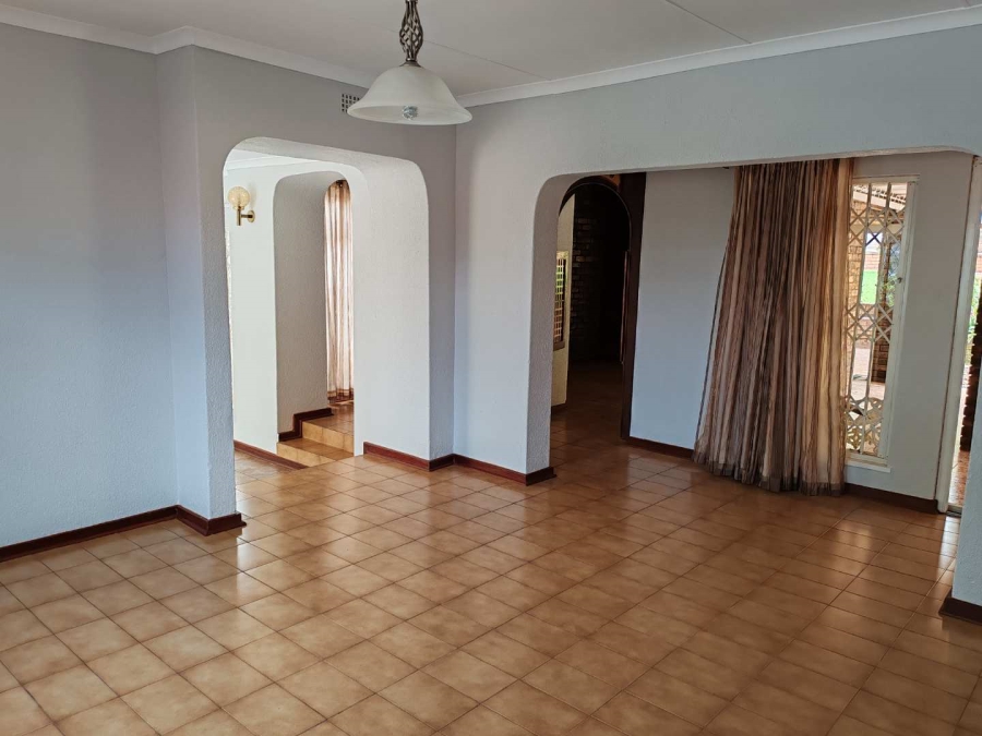 To Let 3 Bedroom Property for Rent in Wilro Park Gauteng