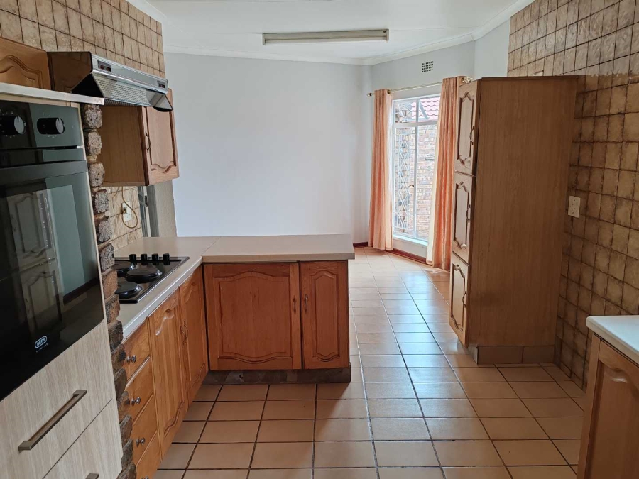 To Let 3 Bedroom Property for Rent in Wilro Park Gauteng