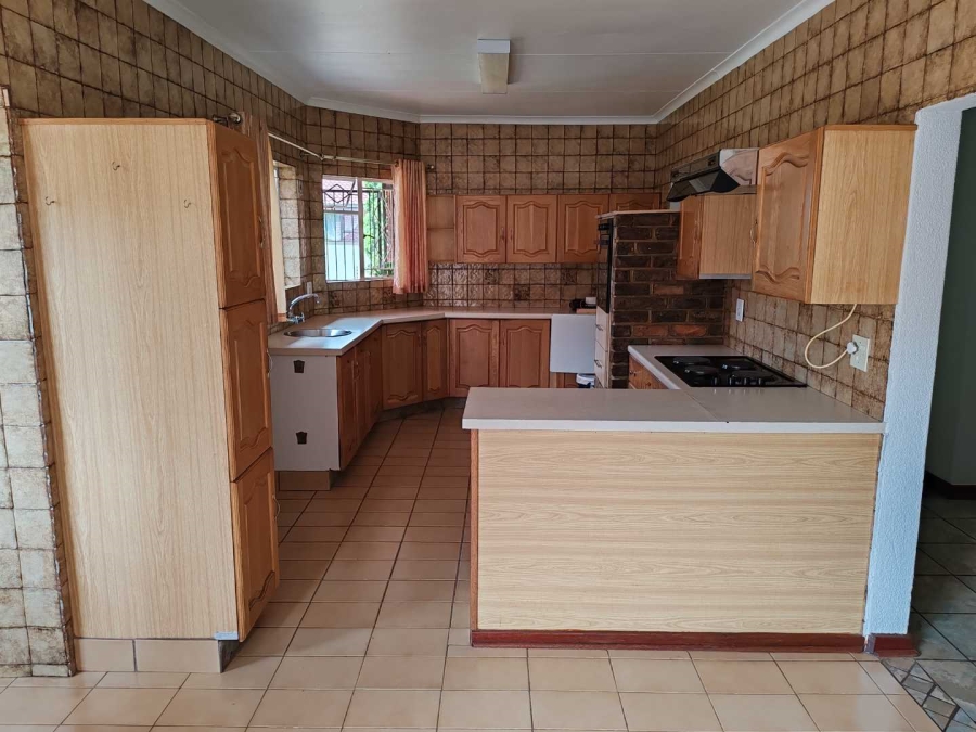 To Let 3 Bedroom Property for Rent in Wilro Park Gauteng