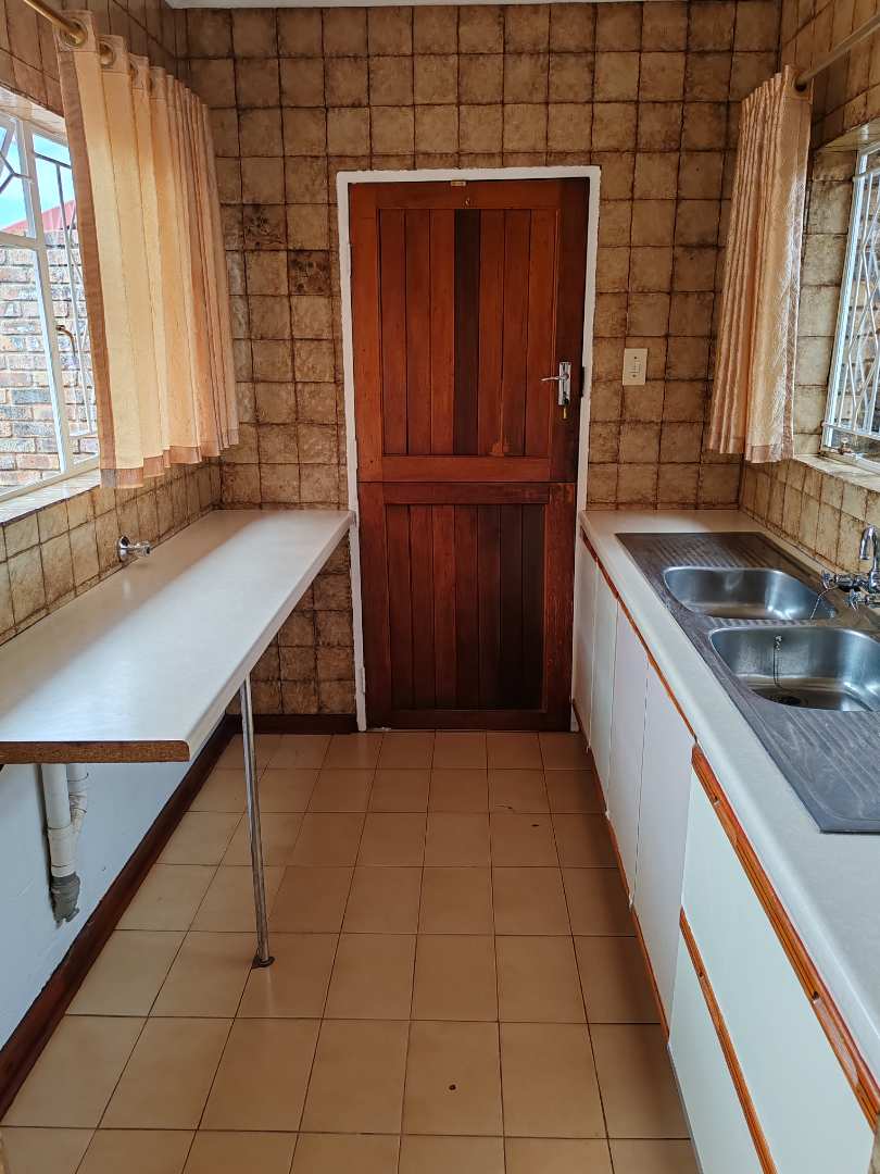 To Let 3 Bedroom Property for Rent in Wilro Park Gauteng