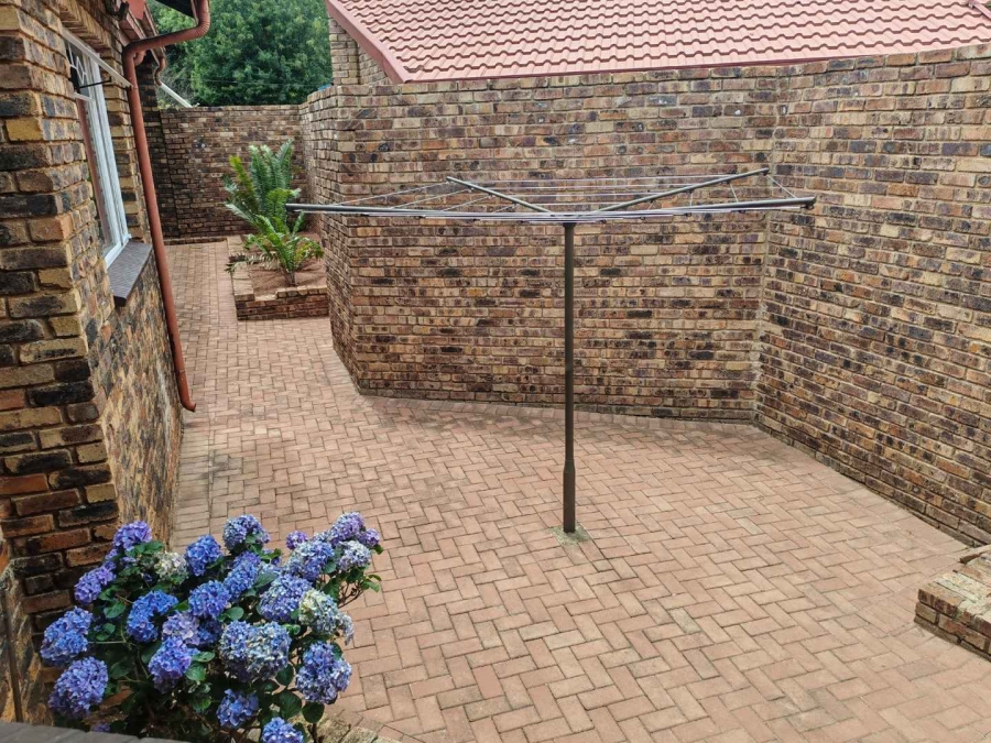 To Let 3 Bedroom Property for Rent in Wilro Park Gauteng