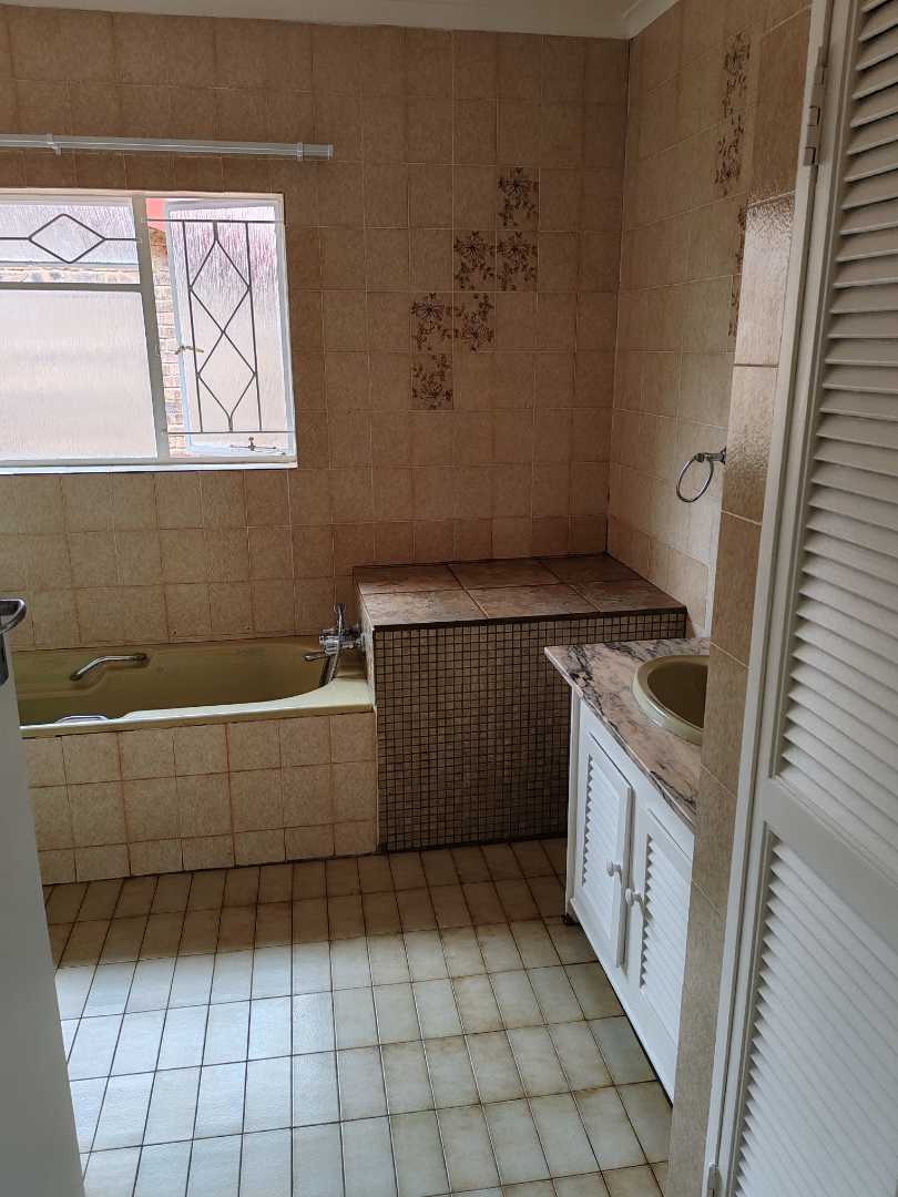 To Let 3 Bedroom Property for Rent in Wilro Park Gauteng