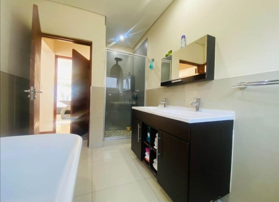 4 Bedroom Property for Sale in Noordwyk Gauteng