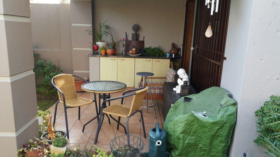 1 Bedroom Property for Sale in Waverley Gauteng