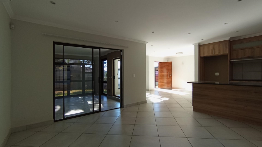 5 Bedroom Property for Sale in Thatchfield Close Gauteng