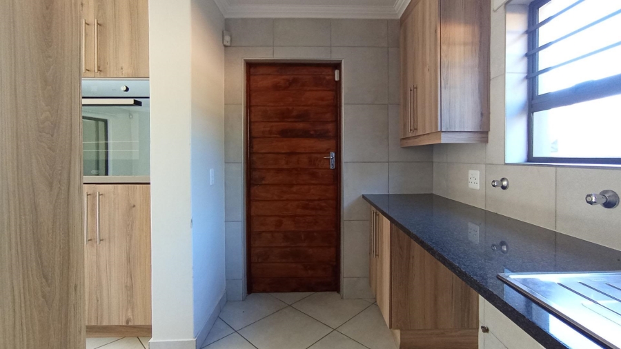 5 Bedroom Property for Sale in Thatchfield Close Gauteng