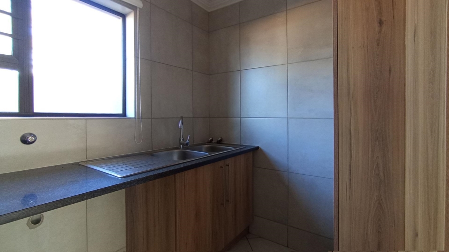 5 Bedroom Property for Sale in Thatchfield Close Gauteng