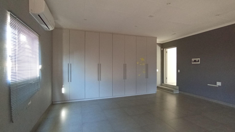 5 Bedroom Property for Sale in Thatchfield Close Gauteng