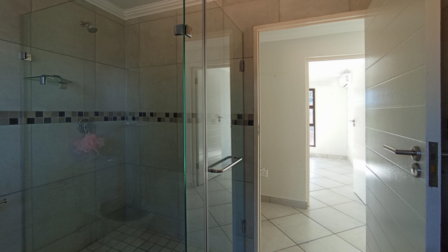 5 Bedroom Property for Sale in Thatchfield Close Gauteng