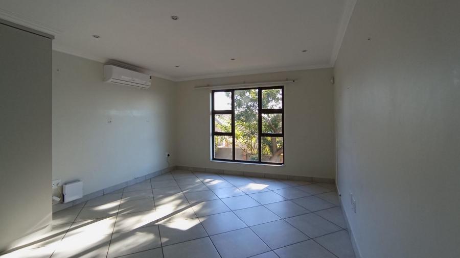 5 Bedroom Property for Sale in Thatchfield Close Gauteng