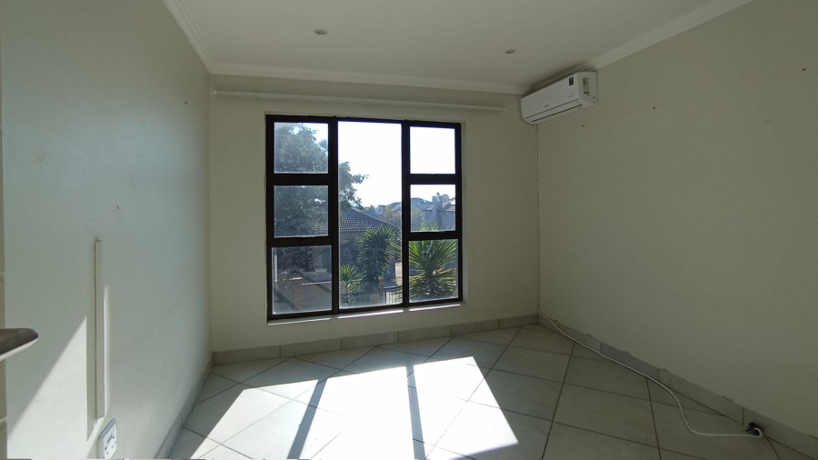 5 Bedroom Property for Sale in Thatchfield Close Gauteng