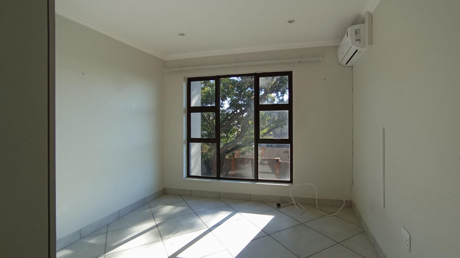 5 Bedroom Property for Sale in Thatchfield Close Gauteng