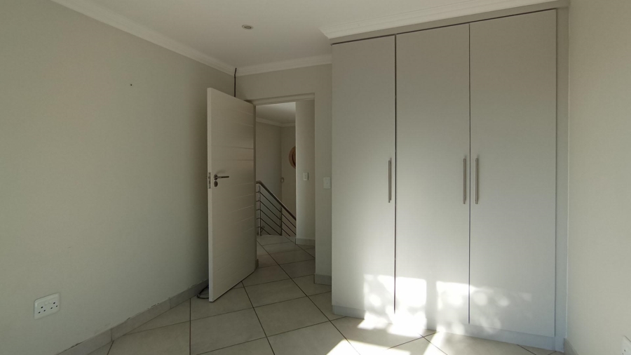 5 Bedroom Property for Sale in Thatchfield Close Gauteng