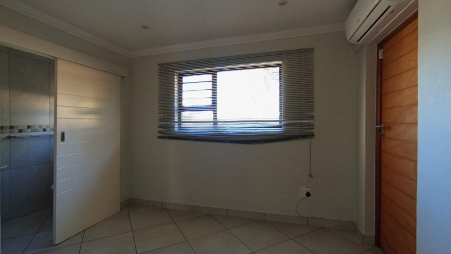 5 Bedroom Property for Sale in Thatchfield Close Gauteng