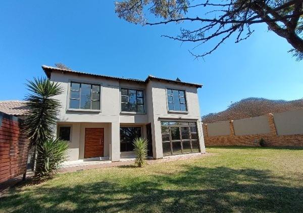 5 Bedroom Property for Sale in Thatchfield Close Gauteng