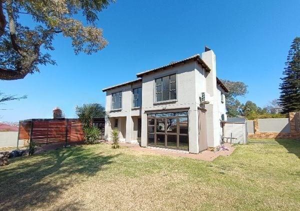 5 Bedroom Property for Sale in Thatchfield Close Gauteng