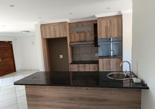 5 Bedroom Property for Sale in Thatchfield Close Gauteng