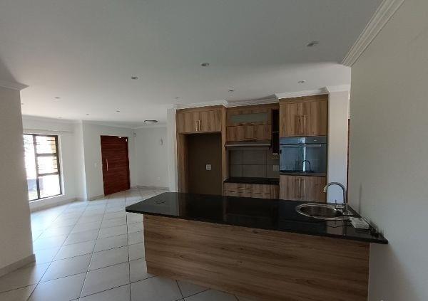 5 Bedroom Property for Sale in Thatchfield Close Gauteng