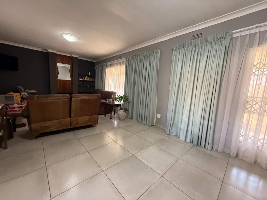 4 Bedroom Property for Sale in Whiteridge Gauteng