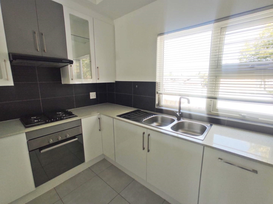 2 Bedroom Property for Sale in Linden Gauteng