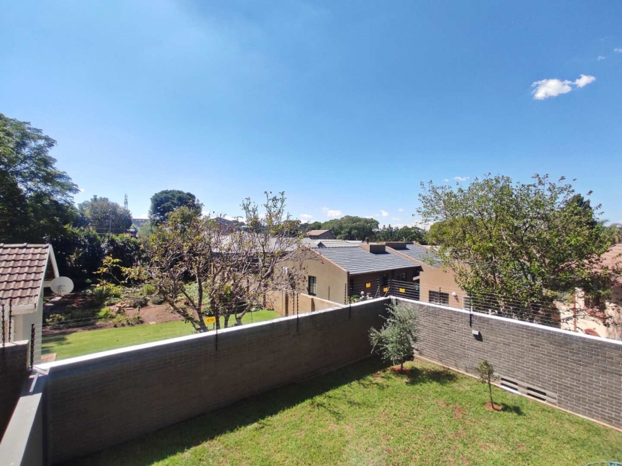2 Bedroom Property for Sale in Linden Gauteng