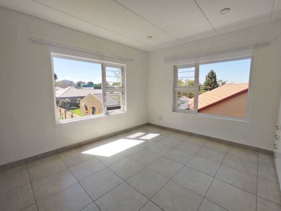 2 Bedroom Property for Sale in Linden Gauteng