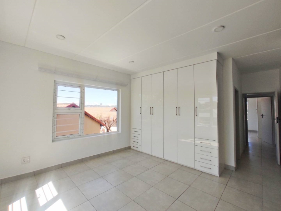 2 Bedroom Property for Sale in Linden Gauteng