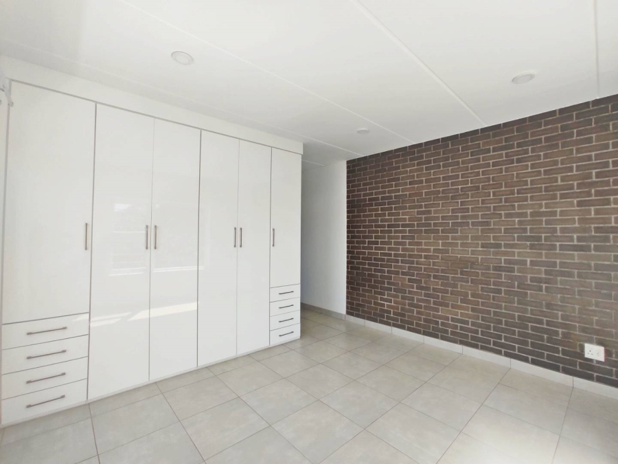 2 Bedroom Property for Sale in Linden Gauteng