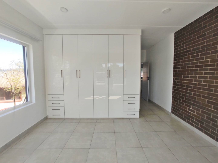 2 Bedroom Property for Sale in Linden Gauteng