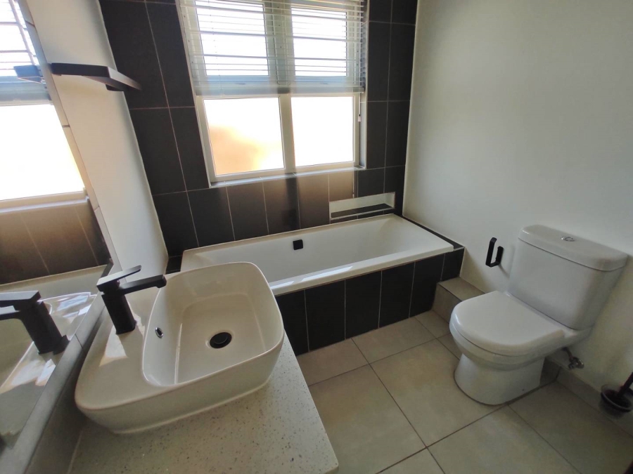 2 Bedroom Property for Sale in Linden Gauteng