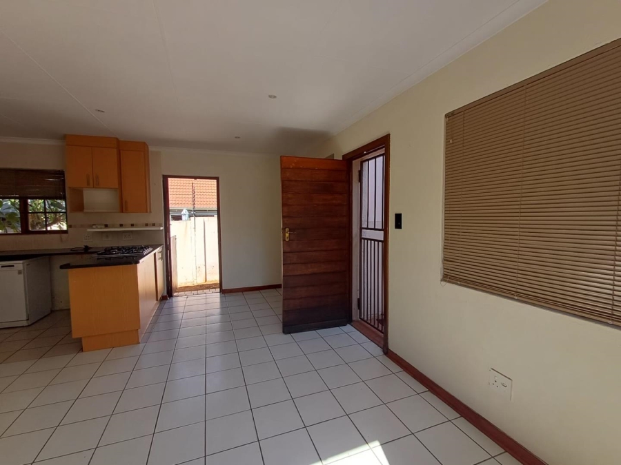 To Let 3 Bedroom Property for Rent in Bromhof Gauteng