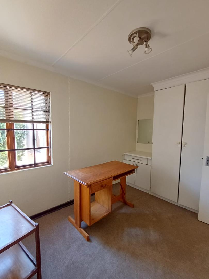 To Let 3 Bedroom Property for Rent in Bromhof Gauteng