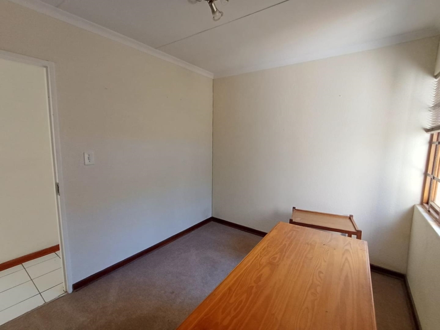 To Let 3 Bedroom Property for Rent in Bromhof Gauteng